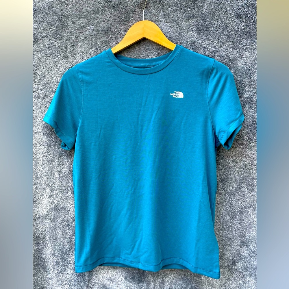 The North Face Standard Fit Crew Tee! Loosefit